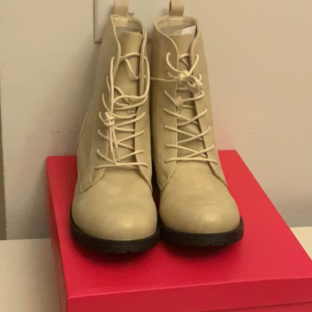 New Catherine Malandrino vegan leather boots size 8.5.